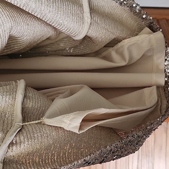 Cable & Gauge Silver Sequin Top - Picture 6 of 6